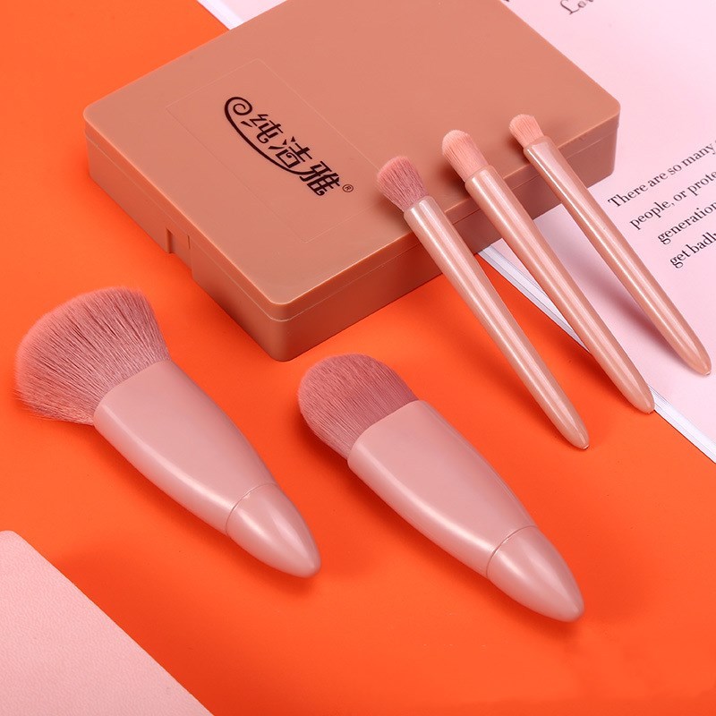 5-piece portable makeup brush set - The Self-care Edit