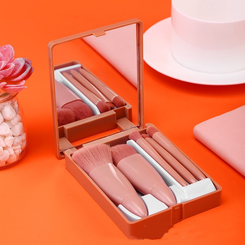 5-piece portable makeup brush set - The Self-care Edit